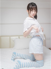 Rabbit Play Image VOL.049 Blue and White Striped Socks(17)